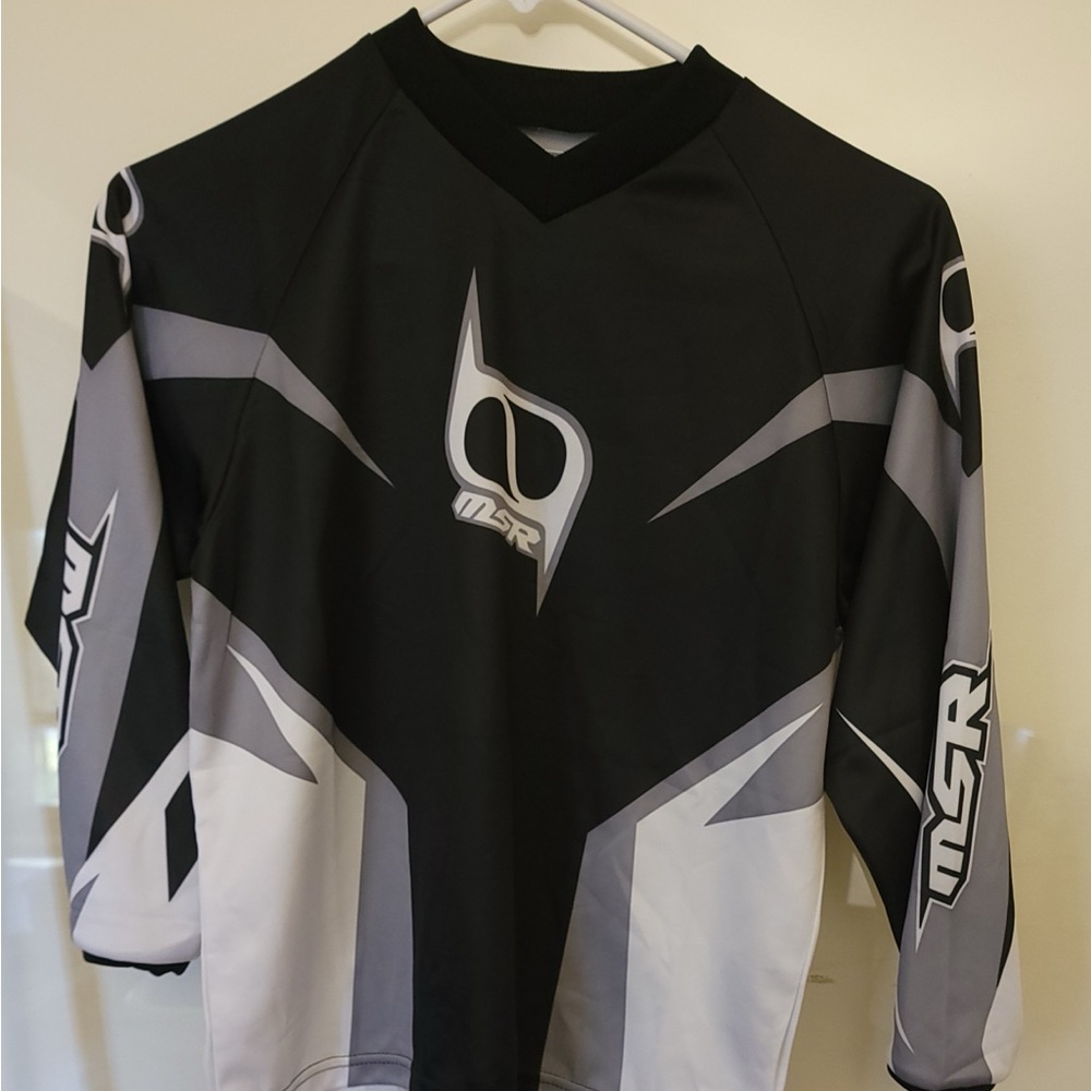 MSR Axis boys riding jersey, sixe medium, new with tags